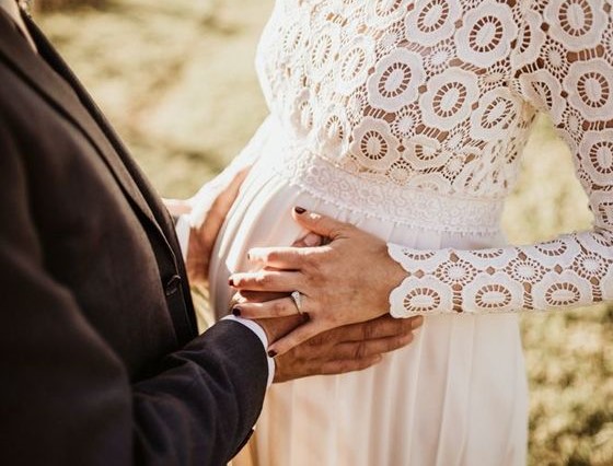 12 Mẫu váy cưới cho cô dâu bầu từ 4 đến 8 tháng che bụng đẹp